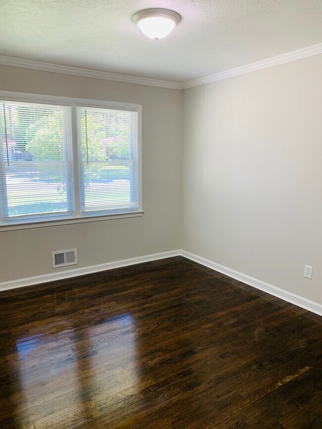 Beautiful Three Bedroom W Hardwood Floors House For In Beautiful Three Bedroom W Hardwood