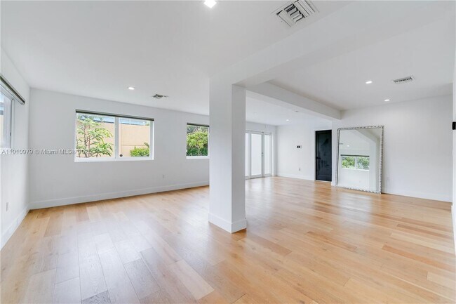 Foto del edificio - 4301 NW 6th Ave