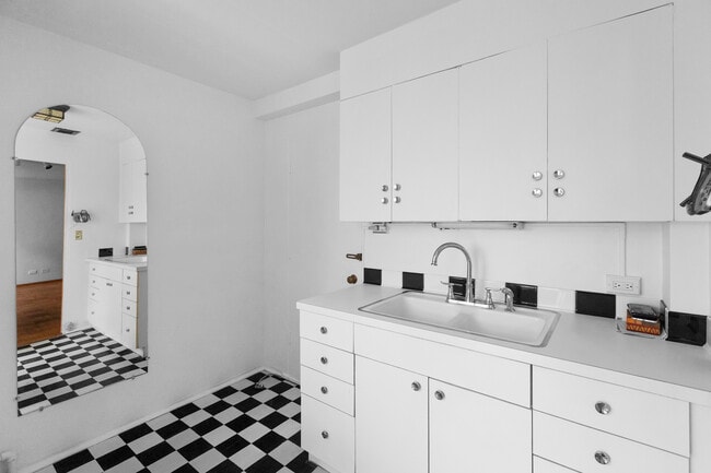 Foto del edificio - 7208 Oak Ave