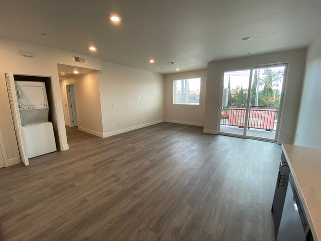 Building Photo - 12555 Vanowen St