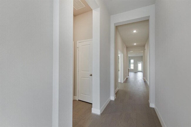 Foto del edificio - 8727 Arbor Trail Dr