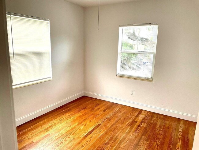 Building Photo - 421 N Ocean Breeze