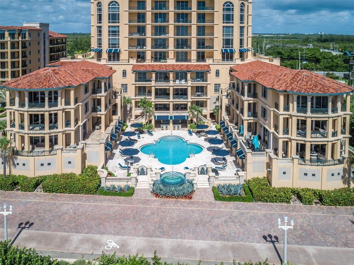 Building Photo - 3501 N Ocean Dr