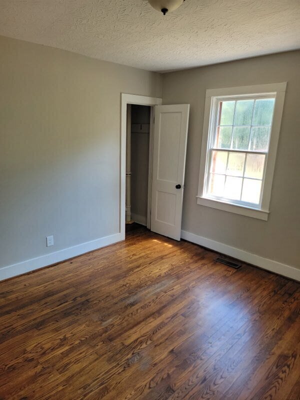 Building Photo - "Charming 3-Bed Retreat with Gleaming Hard...