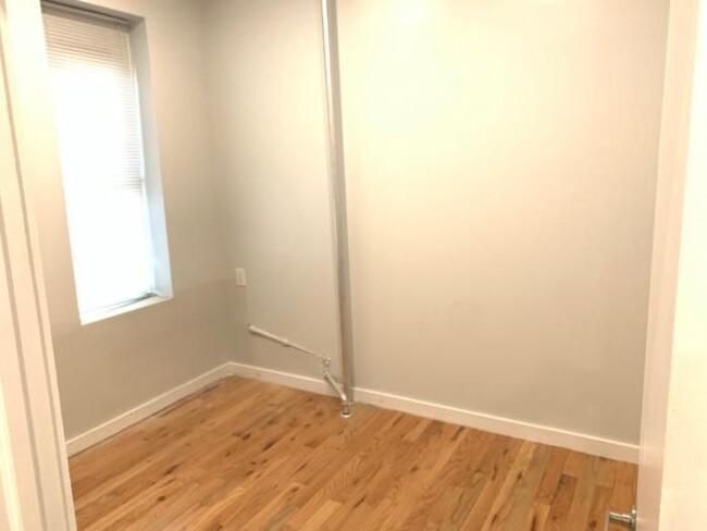 Foto del edificio - 3 bedroom in Bronx NY 10454