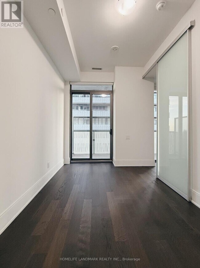 Photo du bâtiment - 50 Charles St E