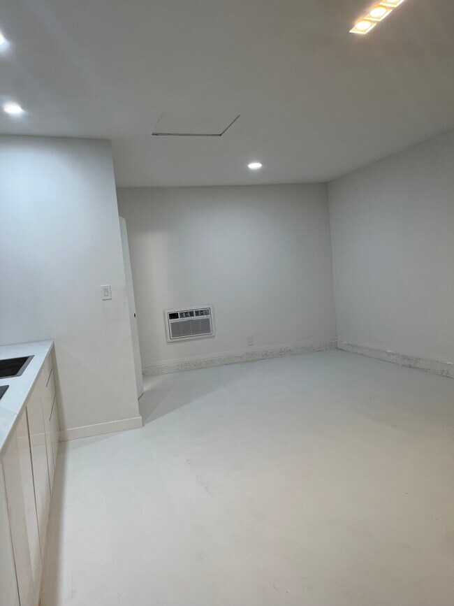 Foto del edificio - 365 Morrison Canyon Rd