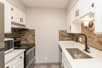 2BR, 1BA - 850SF - Reserve at the Knolls