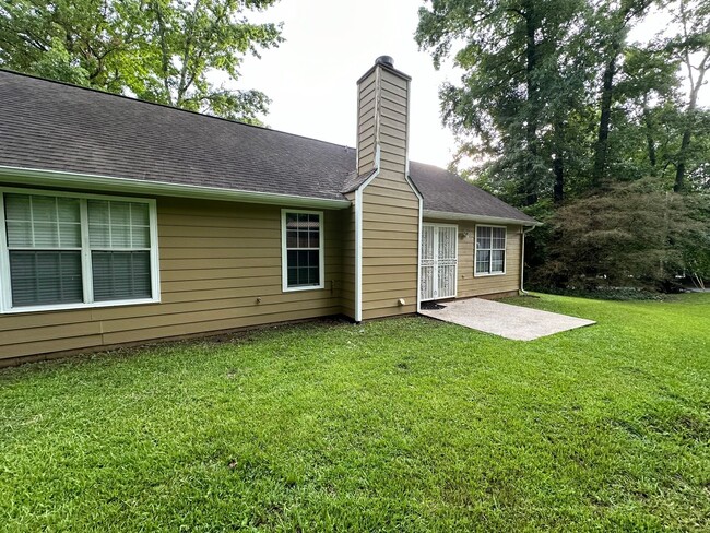 Building Photo - Charming 3 bedroom 2 bath ranch home on a ...