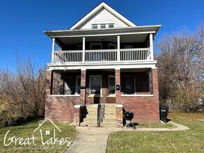 Building Photo - 892-894 Gladstone Ave