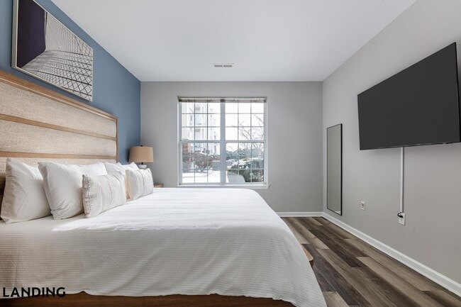 Building Photo - 100 River Park Dr