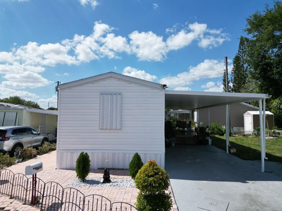 Foto principal - 8641 SW 16th Pl