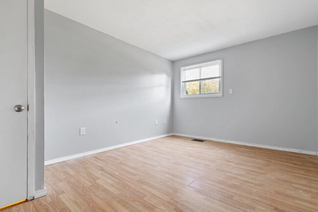 Building Photo - 281 Gardner Ave