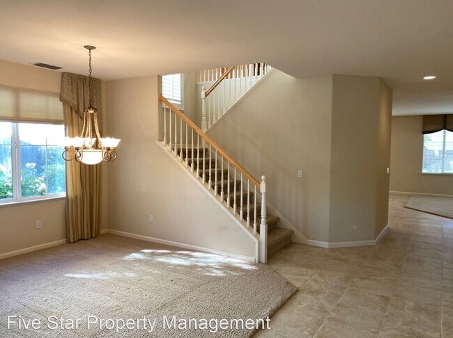 Building Photo - 4 br, 3 bath House - 1329 Oak Leaf Cir