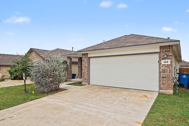 Foto del edificio - Beautiful Home in The Links at River Bend | Golf Course Community Living