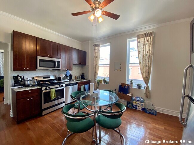 Foto del edificio - 925 N Ashland Ave