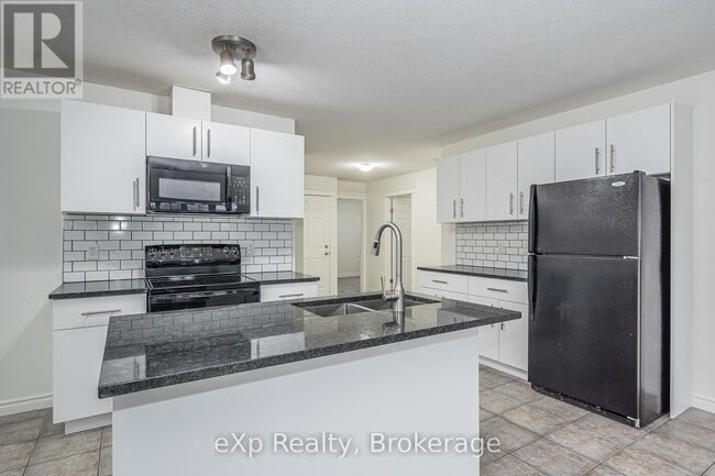 Building Photo - 62 Victoria Rd N