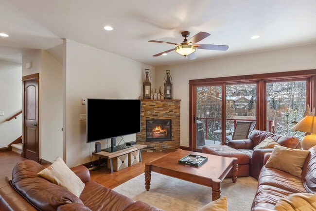 Building Photo - 313 Majestic Cir