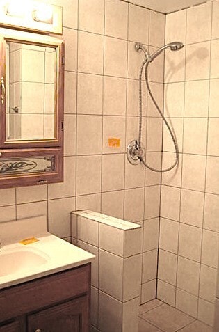 Building Photo - 2708 N Newland Ave