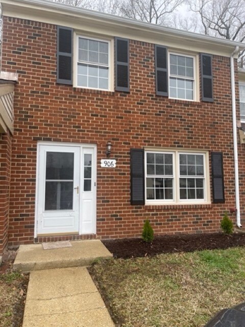 Primary Photo - 906 Wickford Dr