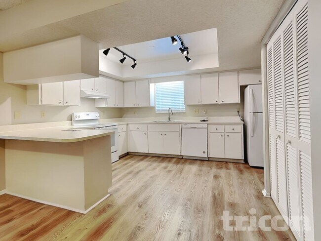 Foto del edificio - 4918 Ithaca Ln