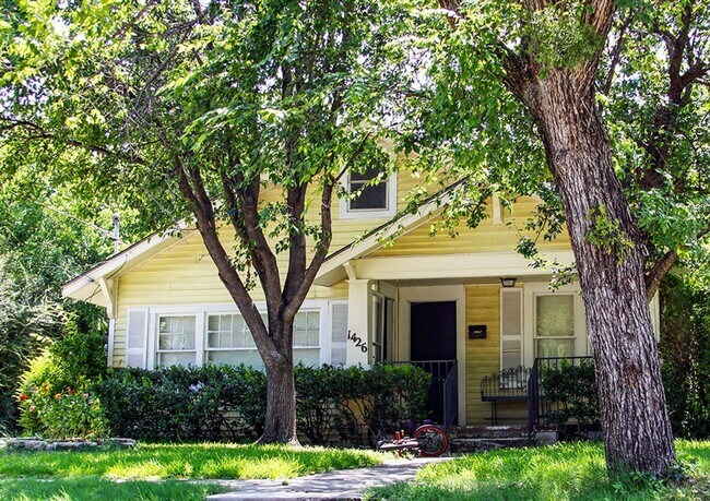 Foto del edificio - 4 Bedroom/2 Bath Home- Walking distance to...