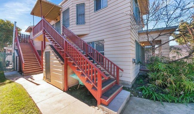 Foto del edificio - 424 W 9th St