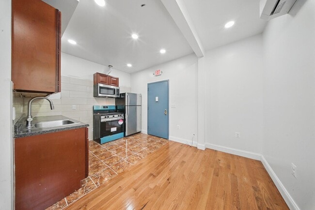 Building Photo - 14 Yankee Pl