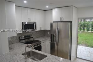 Foto del edificio - 2864 Edgehill Ln