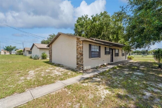 Building Photo - 710 N Sinclair Ave
