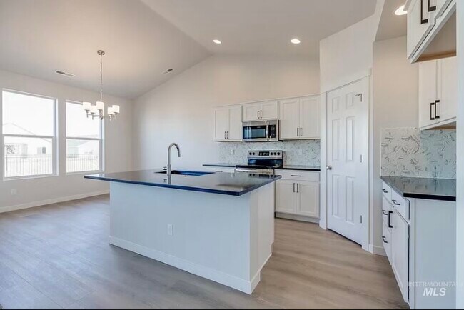 Foto del edificio - 4382 W Sunny Cove St