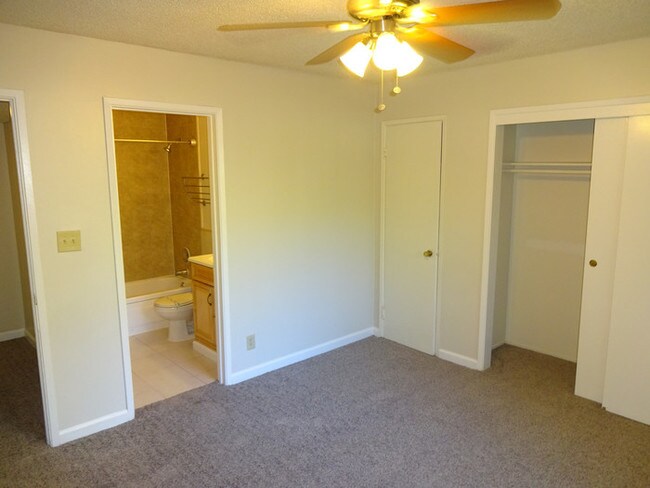 Foto del edificio - 6330 Havenside Dr