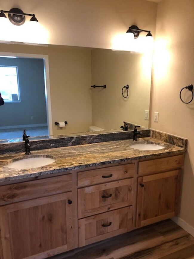 Building Photo - Executive Style Fully Furnished 3-bedroom ...