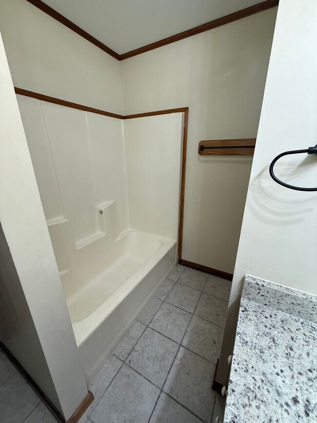 Foto del edificio - 3BD 2BA FLAT APARTMENT DOWNSTAIRS