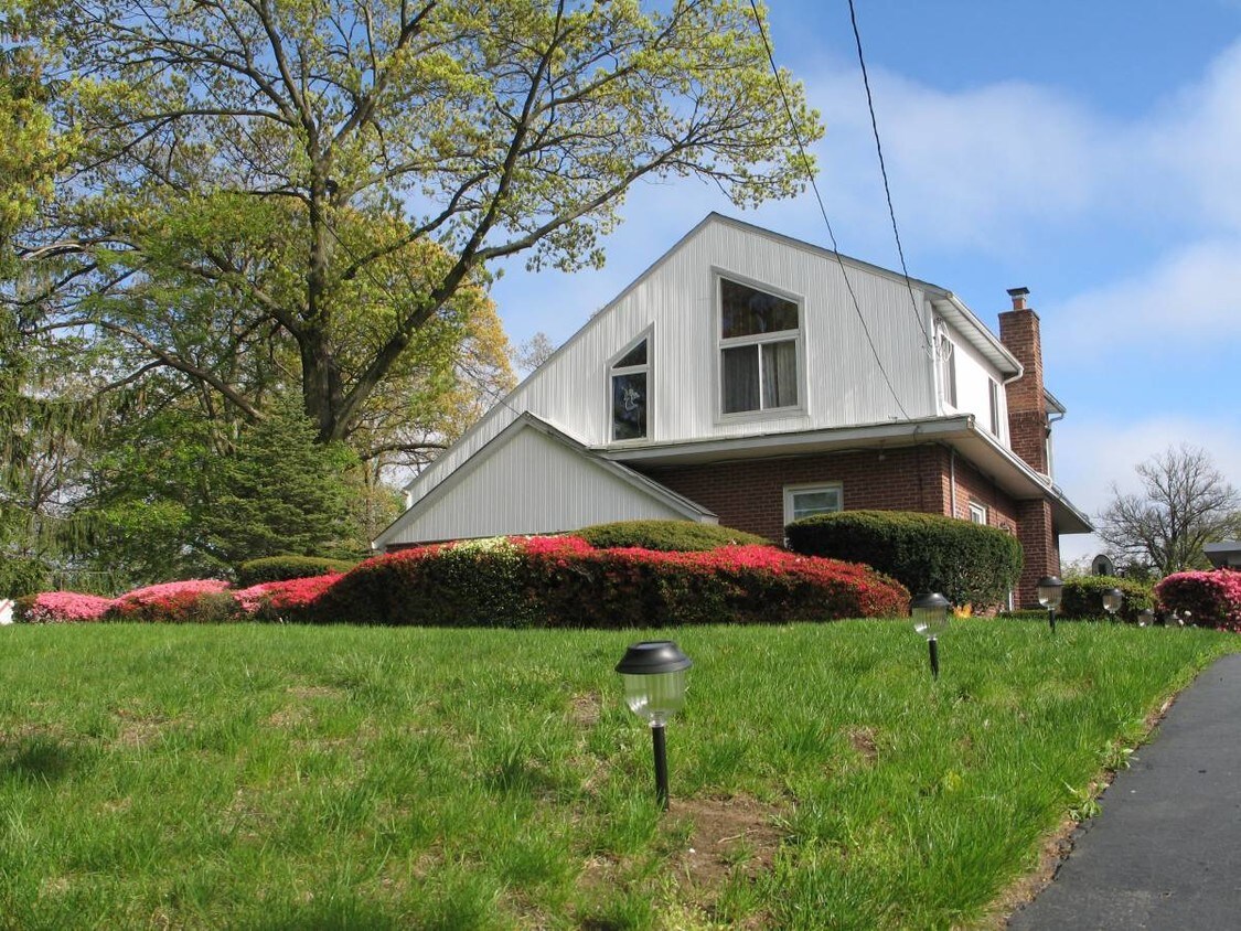 1950 Decatur Ave, North Bellmore, NY 11710 House Rental in North