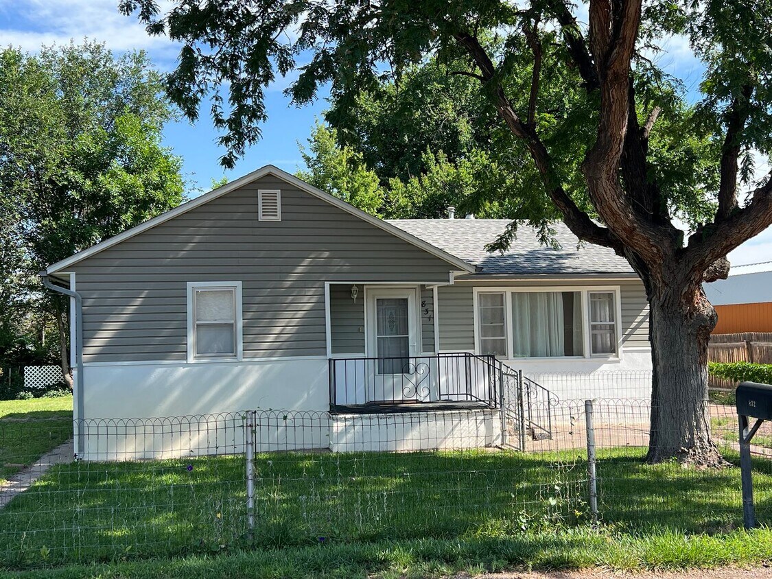 Foto principal - 2 Bedroom Home in Lincoln Park