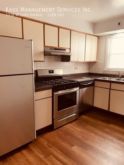 Foto principal - Enormous Rogers Park 2bd/2bth w/ D/W-Heat ...