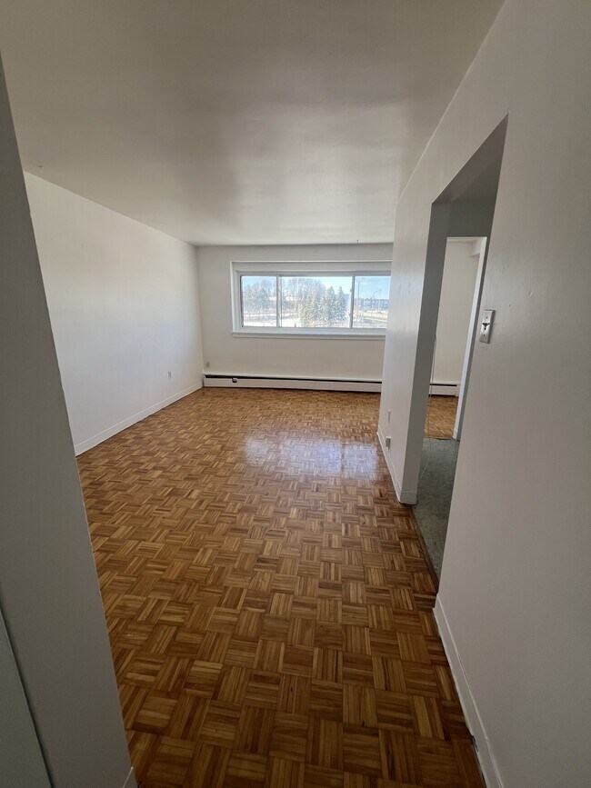 Photo du bâtiment - 2448 Carling Ave