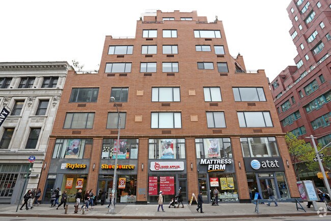 Building Photo - 594-602 Avenue of the Americas