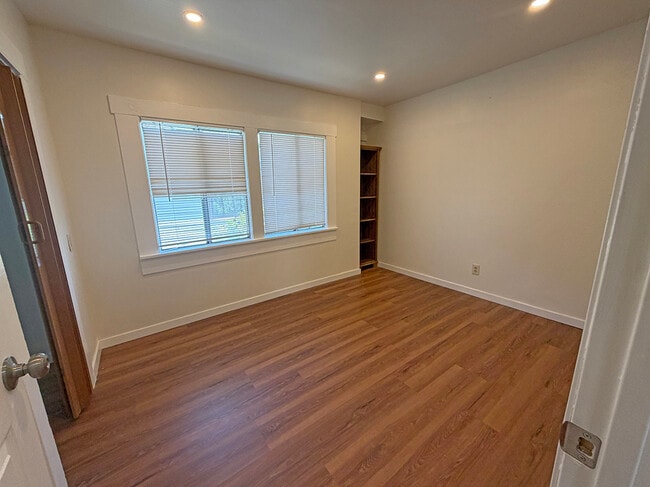 Building Photo - 2539 Grande Vista Ave