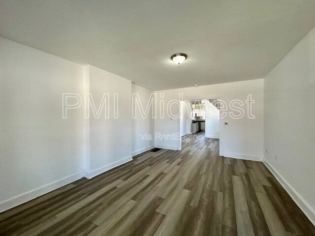 Building Photo - 2960 N Park Ave