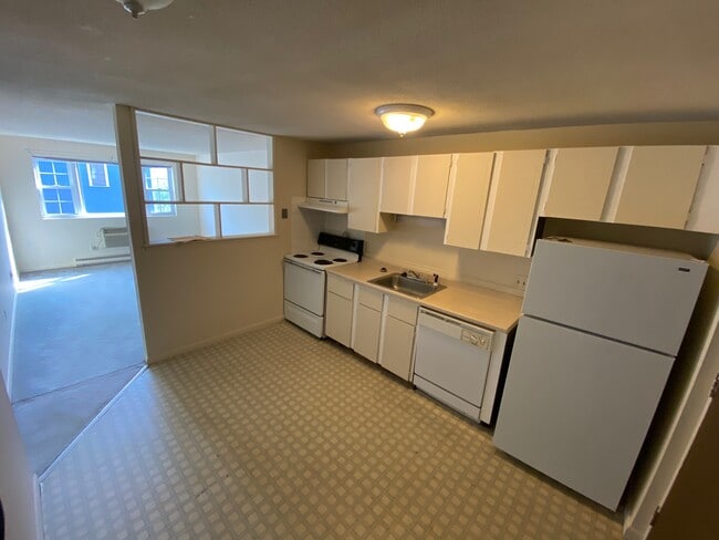 Building Photo - 74 Craigie St