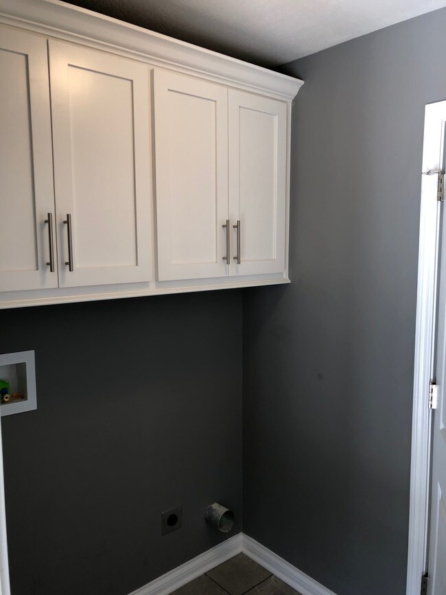 Building Photo - 121 Ashkirk Ln