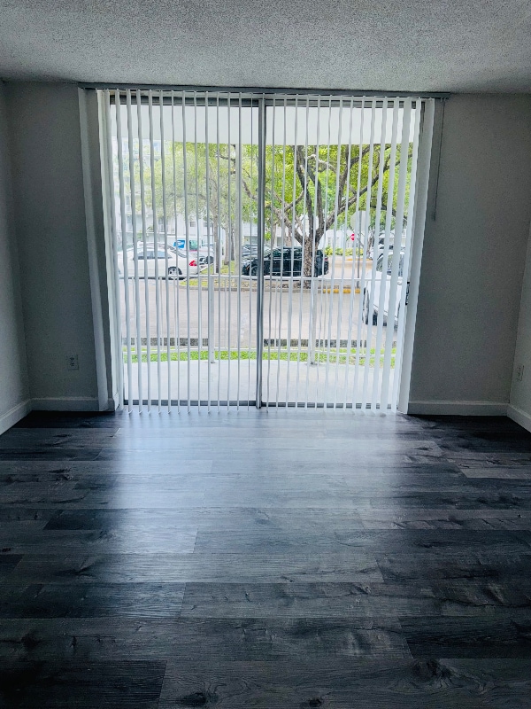 Foto del edificio - 484 NW 165th St