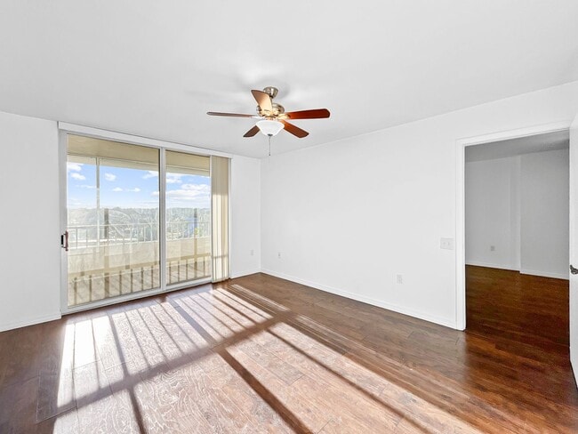 Foto del edificio - Prime Clearwater Condo for Rent at Crystal Bay - 1bed | 1 bath