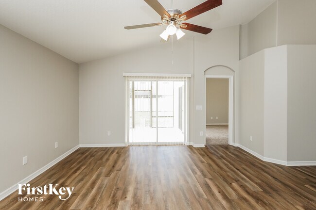 Foto del edificio - 2424 Deer Creek Blvd