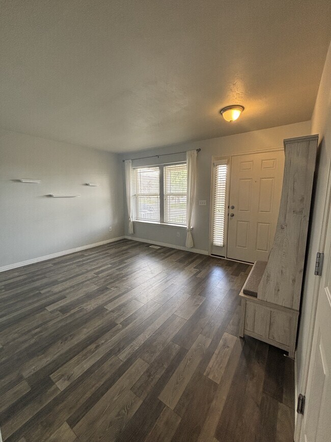 Building Photo - 4082 Chinook St