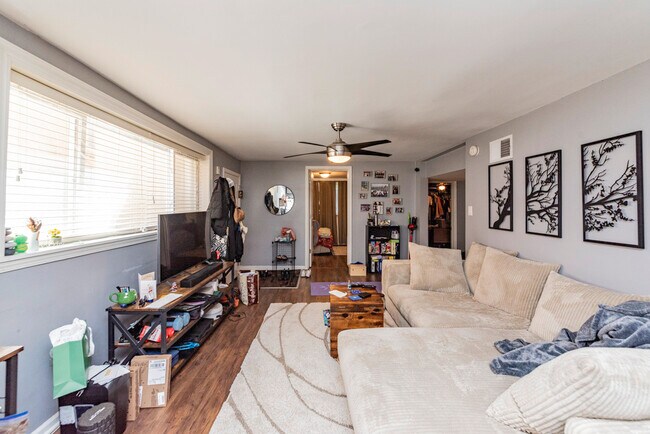 Foto del edificio - 5110 W Byron St