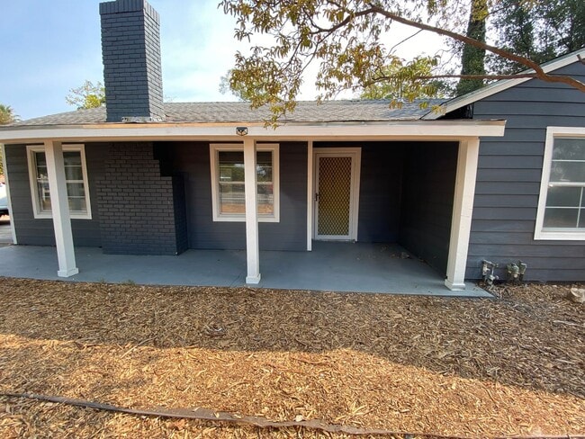 Foto del edificio - Beauitfully upgrade 3 Bedroom on large lot!