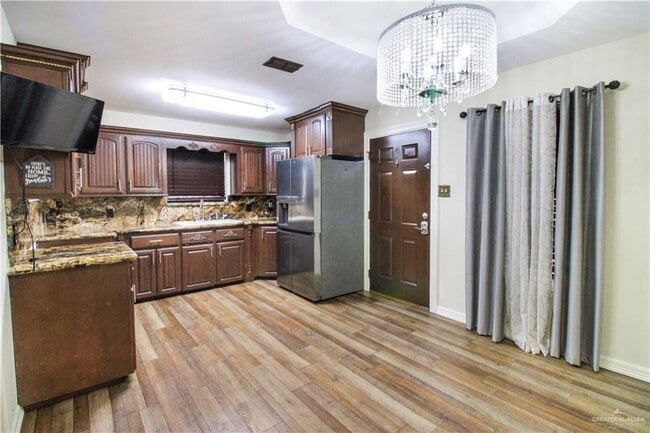 Building Photo - 3408 N Champagne